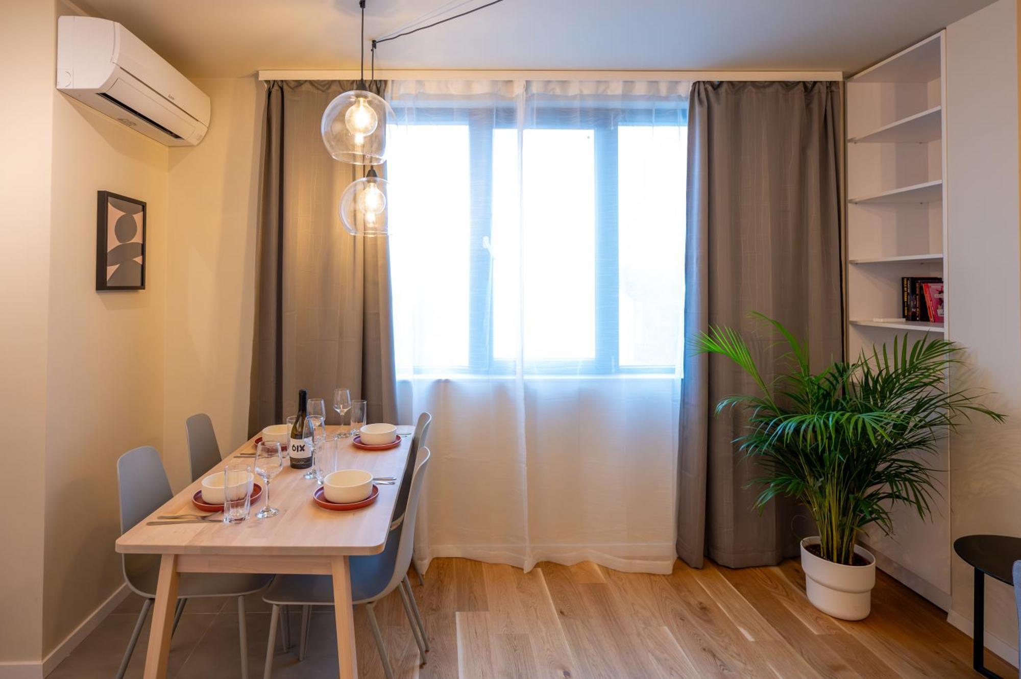 Design 1bdr Near Center Apartament